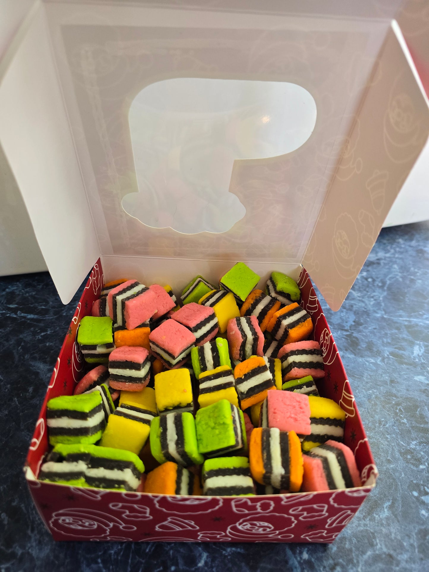 Gift Box of 1kg of Lollies
